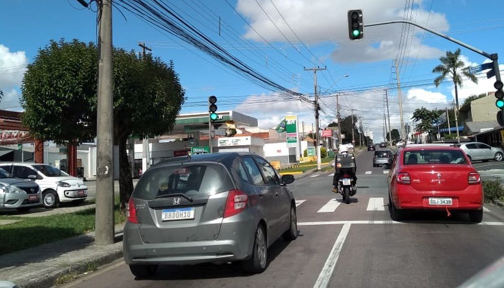 A substituição das luminárias de vapor de sódio por equipamentos com tecnologia em LED é coordenada pela Secretaria Municipal de Obras Púbicas Foto: Divulgação